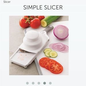 New in box! Pampered Chef Simple Slicer